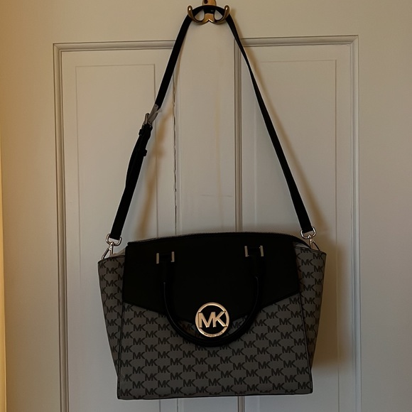 MICHAEL KORS large satchel “Hudson” purse - Picture 2 of 10